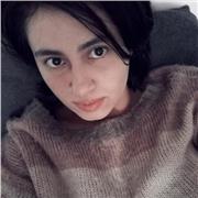 Profesora de filosofia da clases a niños, adolescentes y adultos